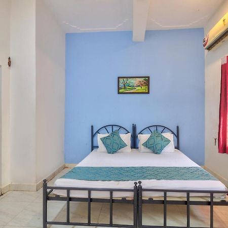 Hotel Walking 2 Beach Калангуте Екстериор снимка