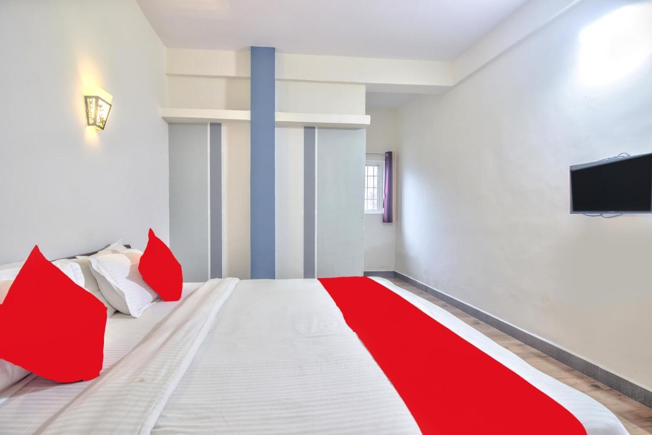 Hotel Walking 2 Beach Калангуте Екстериор снимка
