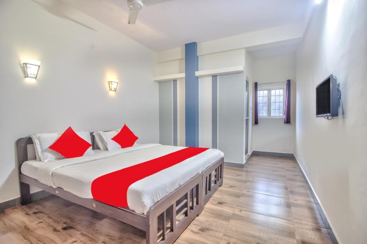 Hotel Walking 2 Beach Калангуте Екстериор снимка